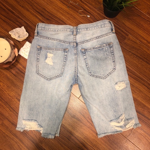 ✨ FREE PEOPLE MIDI VINTAGE DISTRESSED SHORTS✨ - Picture 5 of 5